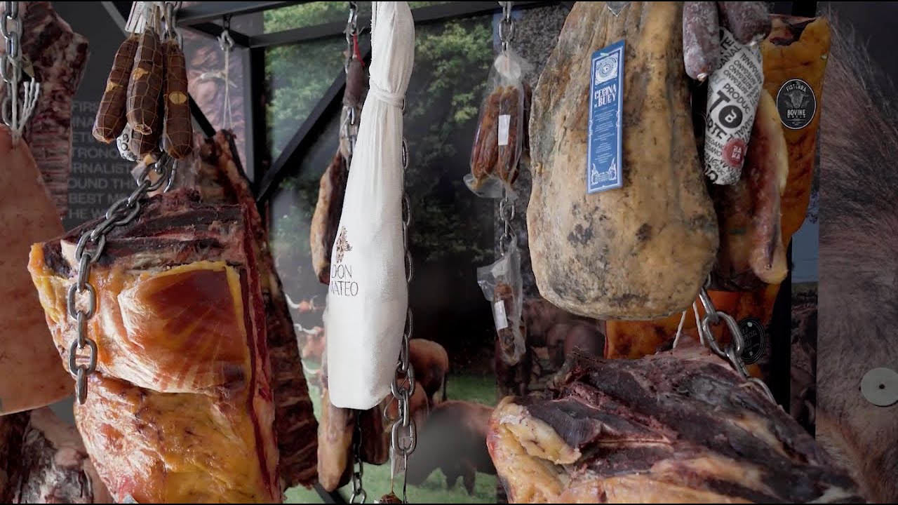 Cara a cara el Buey de Fisterra Bovine World y el Ibérico Manchado de Jabugo