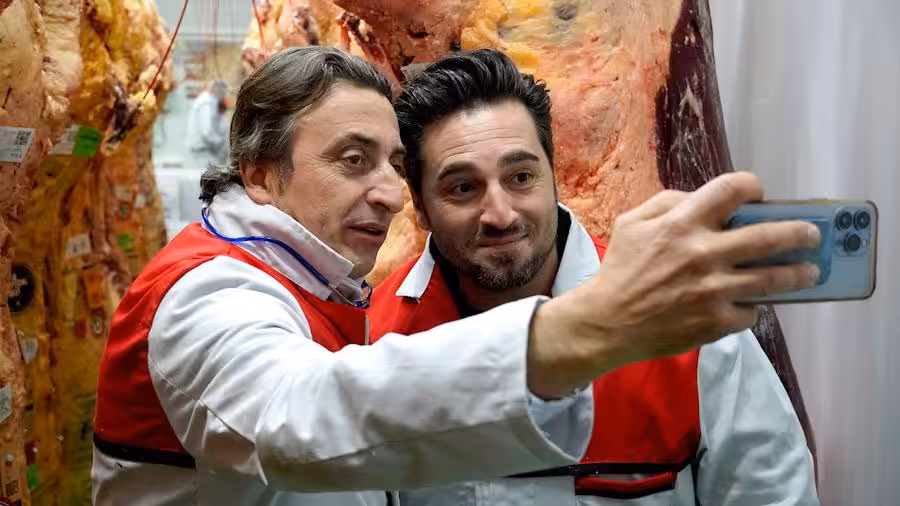 bustamante selfie