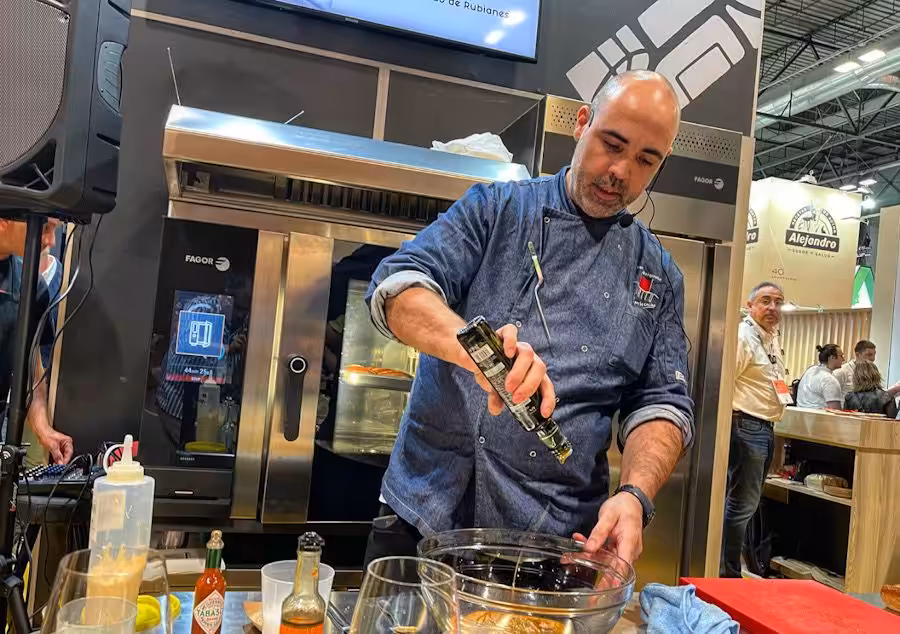 xuntos_teto_cocinando