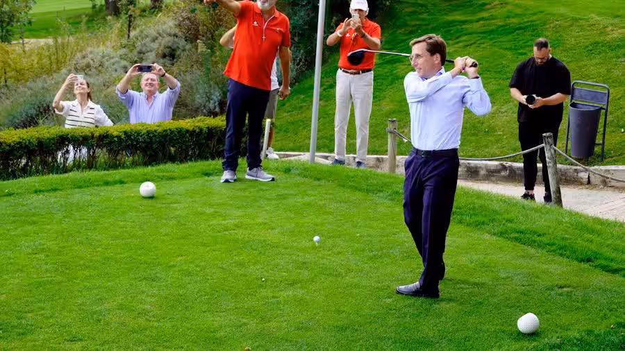 golf_alcalde_jugando