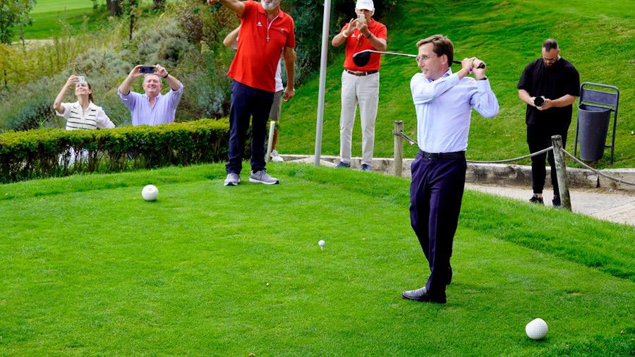 golf_alcalde_jugando