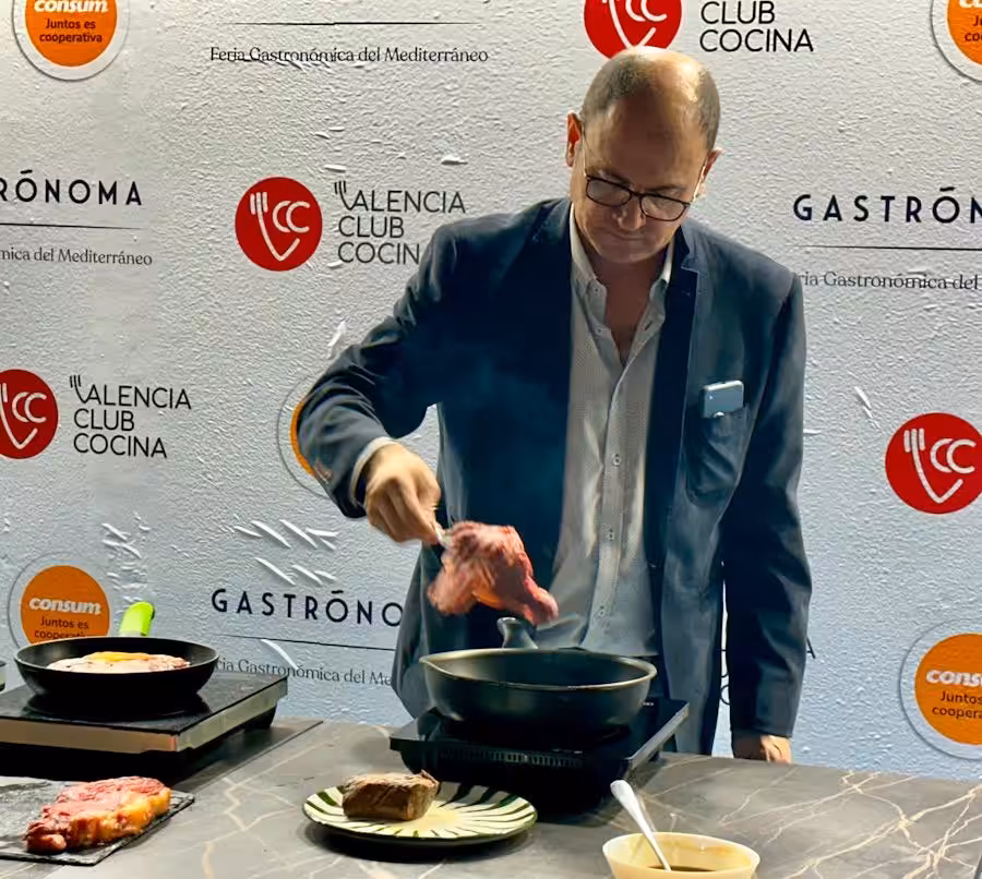 gastronoma_carlos_cocinando