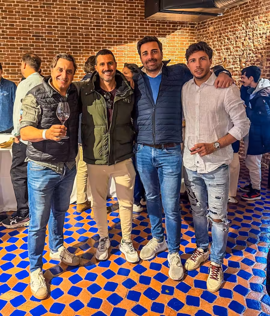 aseuniv_portas_amigos