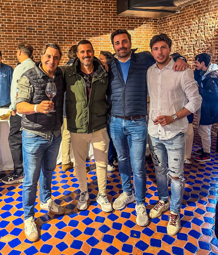 aseuniv_portas_amigos